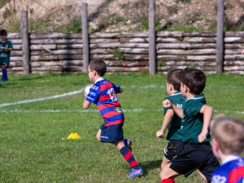 Rugby Gubbio: la Serie B sfiora l’impresa a Sesto Fiorentino, finisce 29-24 per i Cavalieri, primo punto in classifica. Successo per il Concentramento Minirugby a Gubbio